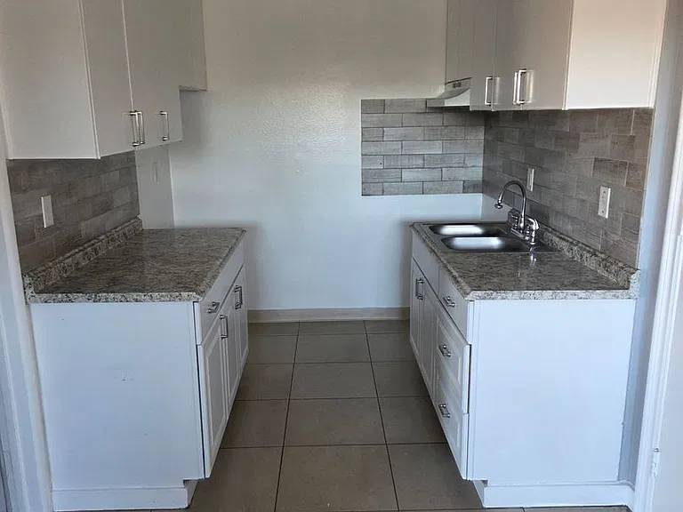 680 S. Burlington Avenue — Photo 9