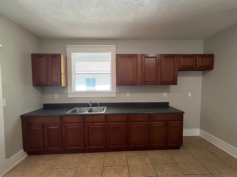 1654 Netherwood Ave — Photo 12
