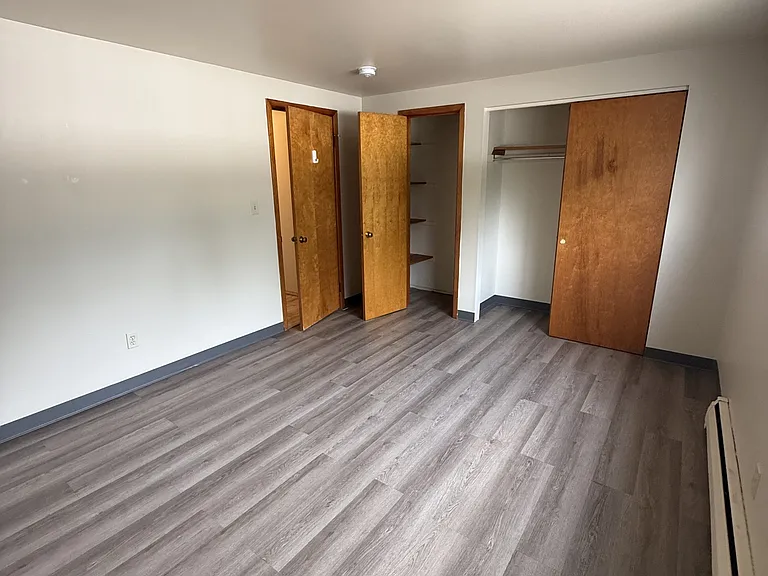 564 S Transit St #4 — Photo 5