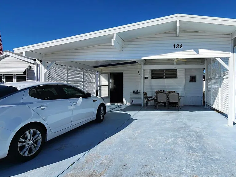 138 Flamingo St — Photo 1