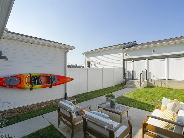 803 Goswell Dr — Photo 22