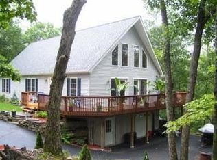 77 Oakwood Ter, Hawley, PA 18428