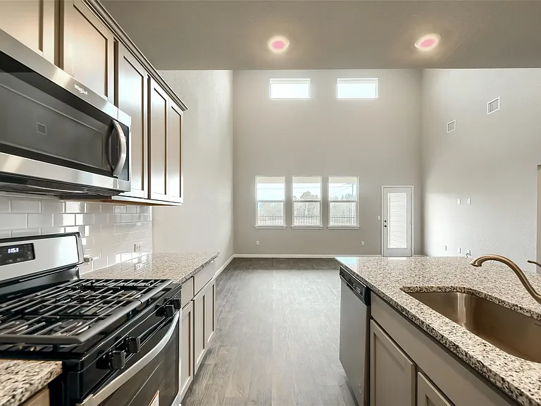 603 Bluffview Dr — Photo 5