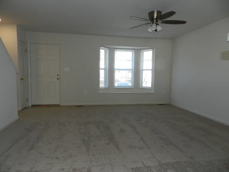105 Merrill Ct — Photo 3