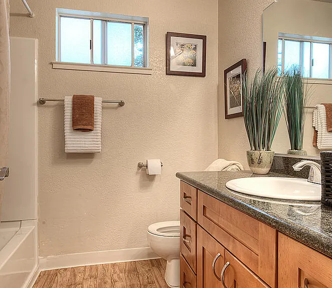 Regency Square Apartments — Photo 16