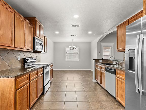 5th image of 2908 Montague County Dr