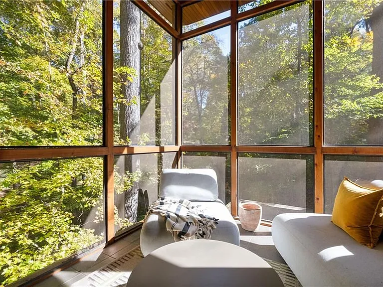 515 Claire Dr — Photo 44