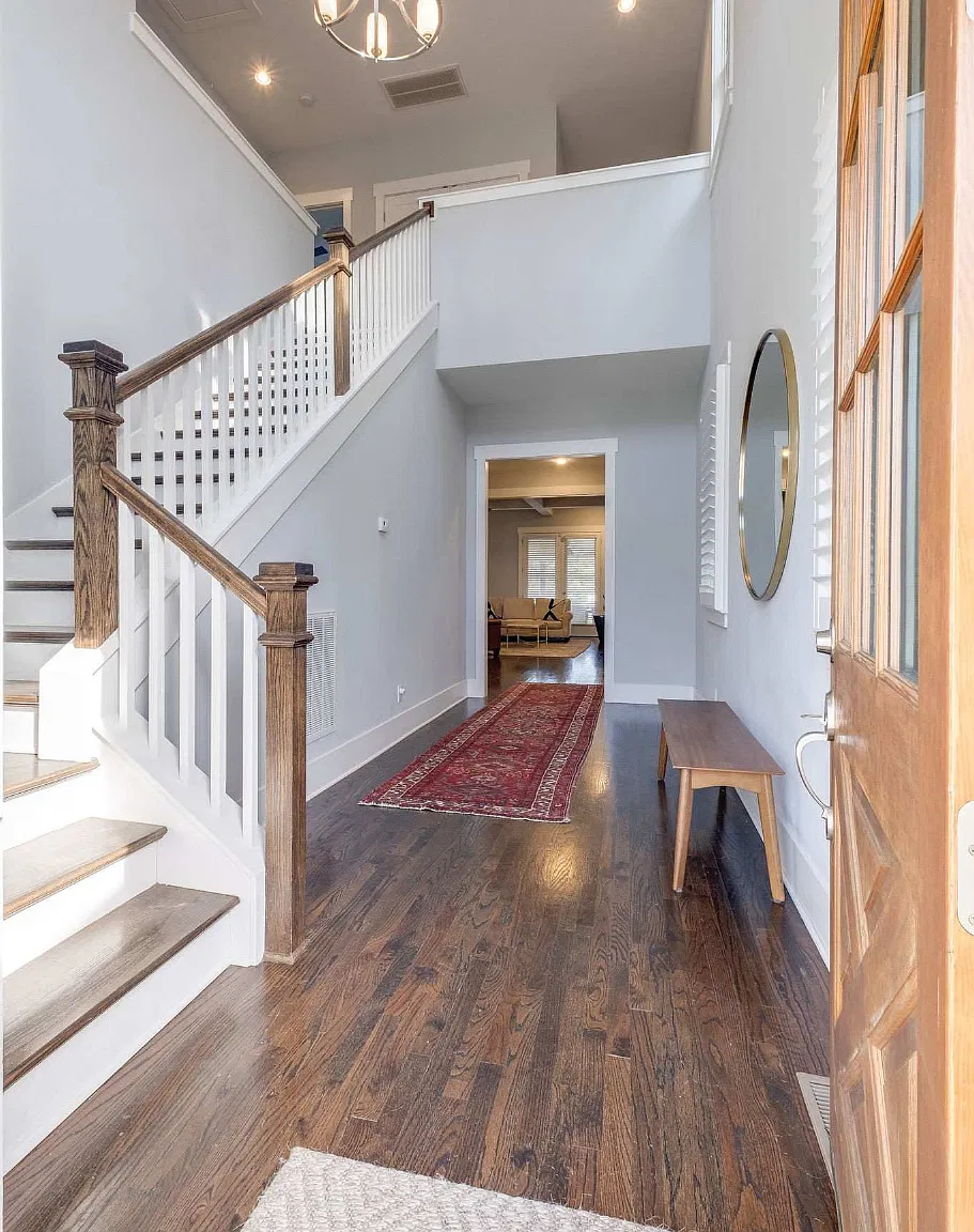 3 bed, 2.5 bath, 2300 sqft, $3,500 — Photo 2