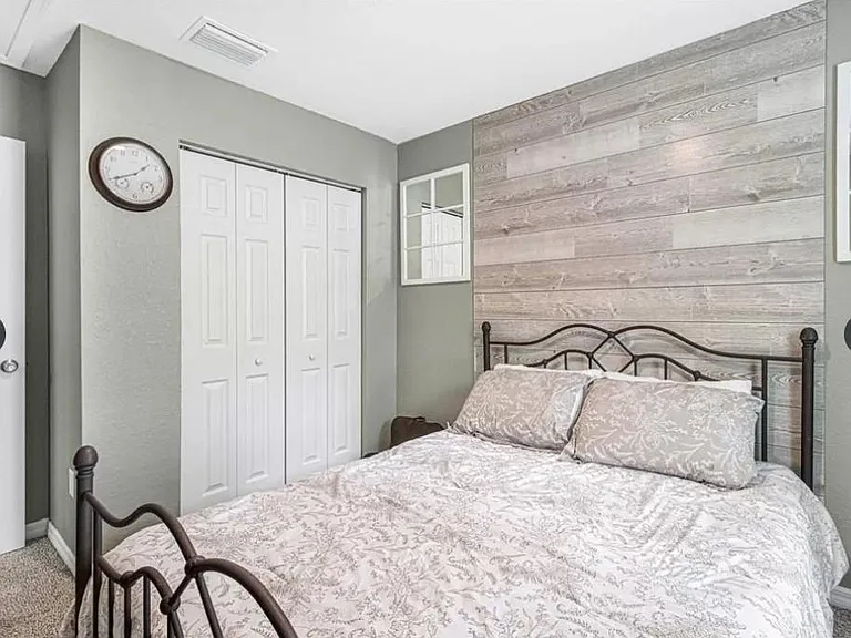 433 Spring Ln — Photo 18