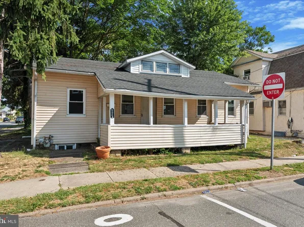 300 N Governor Printz Blvd, Lester, PA 19029