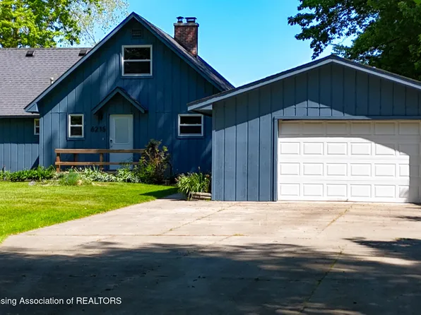 6215 Lakeview Dr, Port Hope, MI 48468