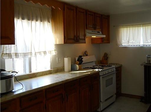 2nd image of 712 Hickory St