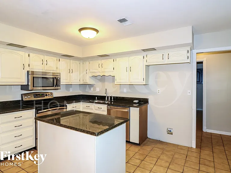 212 E Powell Rd — Photo 6