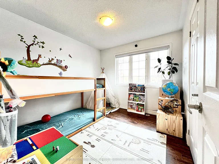 906 Burrows Gate — Photo 27