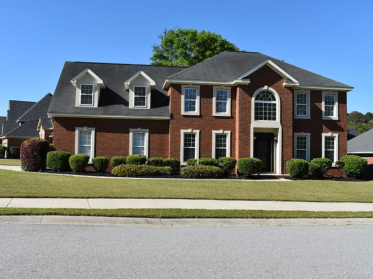 201 Bainbridge Dr — Photo 1