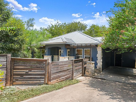 2nd image of 2501 Del Curto Rd