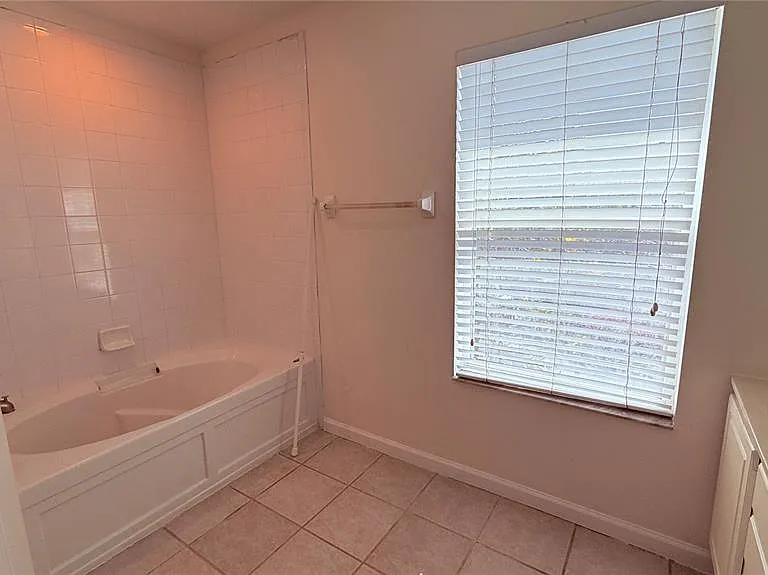 2529 Galliano Cir — Photo 22