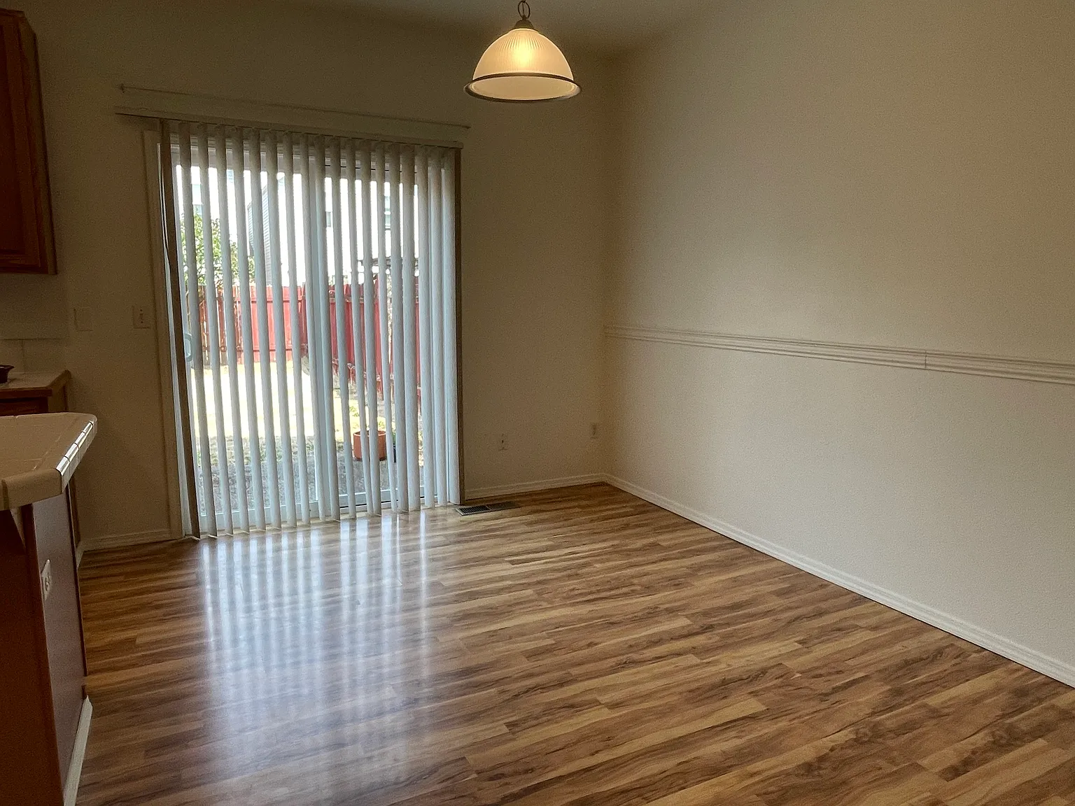 3 bed, 2.5 bath, 1422 sqft, $2,595 — Photo 4