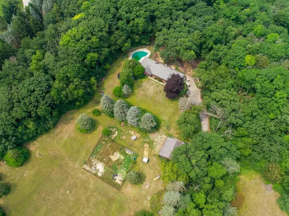 W338S4575 Drumlin DRIVE, Dousman, WI 53118