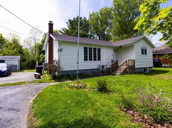 119 Harriet St, Shelburne, NS B0T 1W0