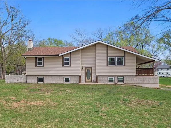 15944 152nd St, Bonner Springs, KS 66012