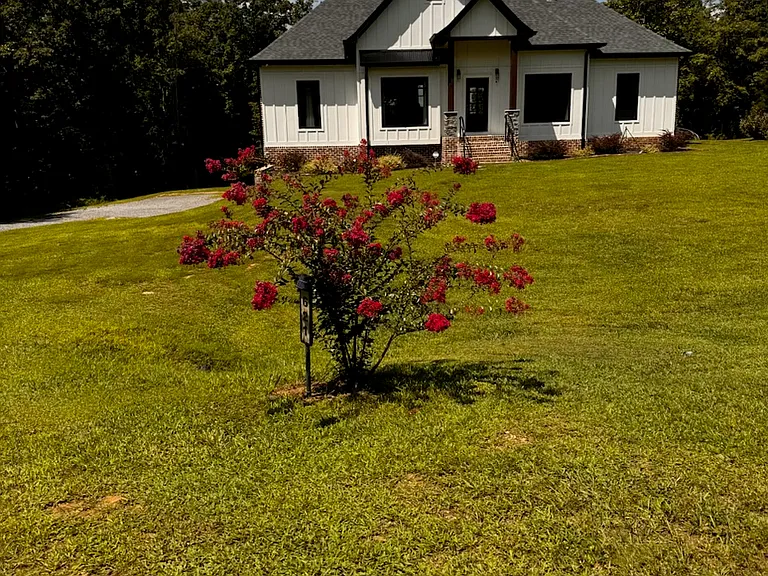 621 Pikes Dr — Photo 1