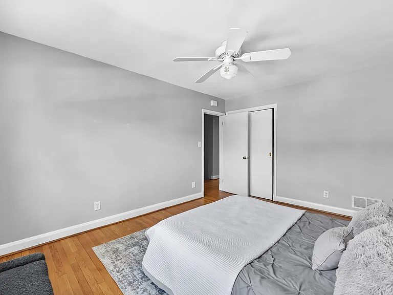 7049 Heathfield Rd — Photo 16