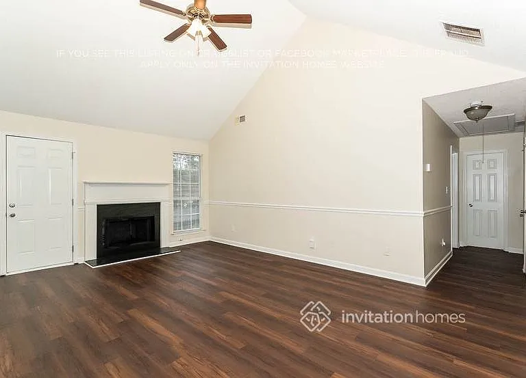1131 Collyns Ct — Photo 2