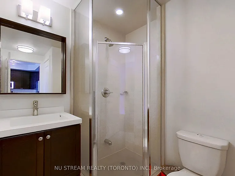 560 Front St W #829 — Photo 9