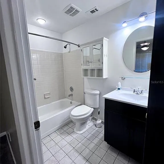 2735 SW 35th Pl #2004 — Photo 4