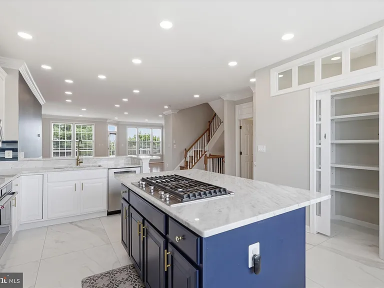 812 Sydney Ter NE — Photo 13