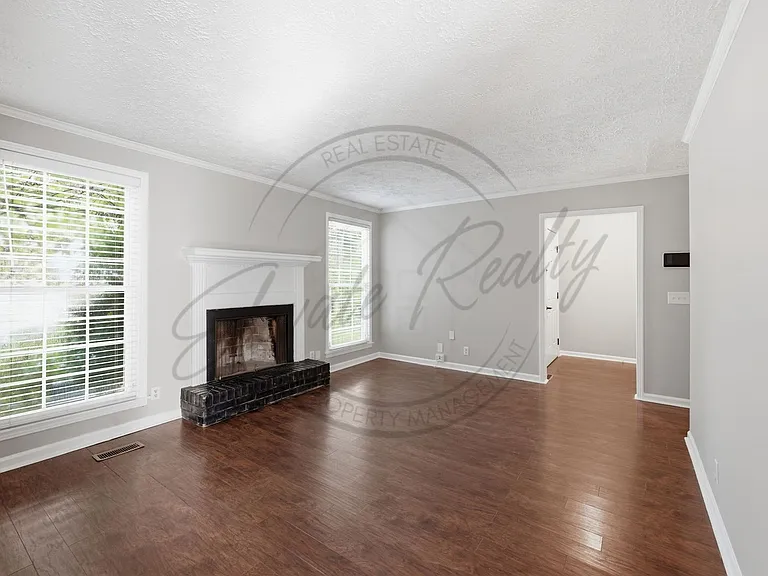 722 Heritage Square Dr — Photo 4