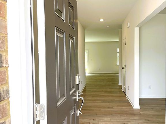 3rd image of 290 Rivulet Dr
