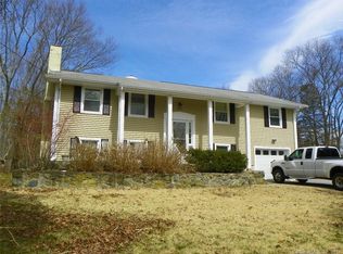 19 Totoket Rd, Quaker Hill, CT 06375