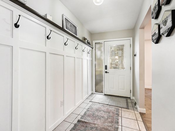 2270 Mapleleaf Ter NE, Grand Rapids, MI 49505