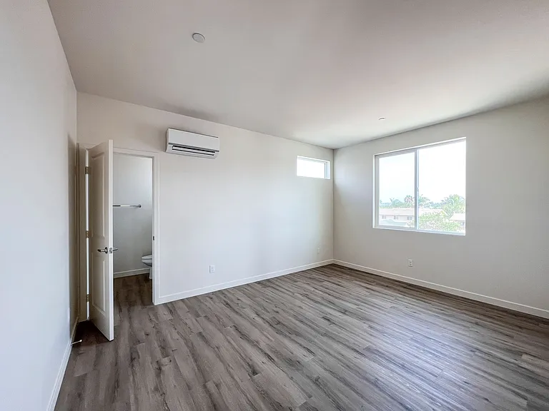 310 N Palm Ave #203 — Photo 6