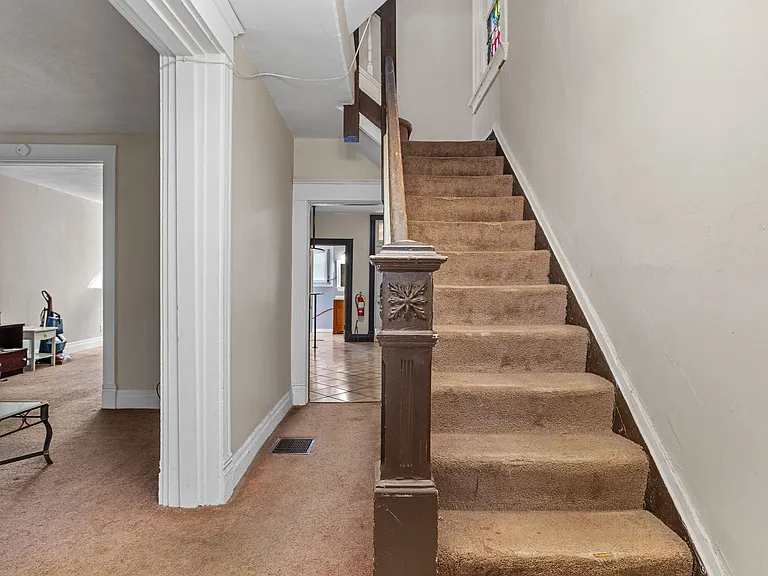 118 Carrick Ave — Photo 3