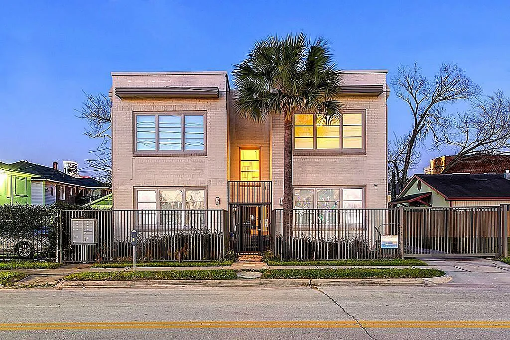 1 bed, 1.0 bath, 780 sqft, $1,300 — Photo 1