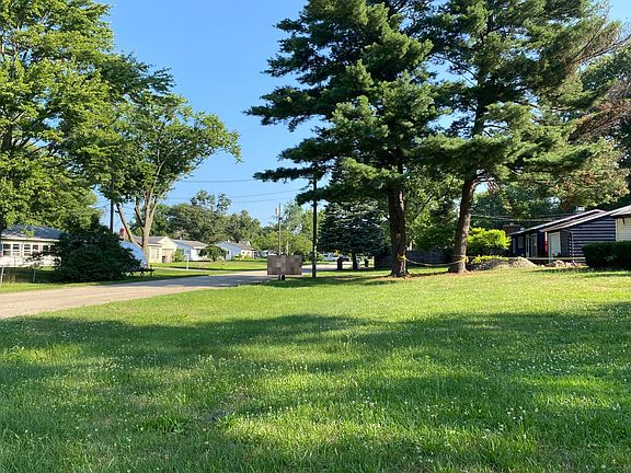 5th image of 54216 Southwood Dr