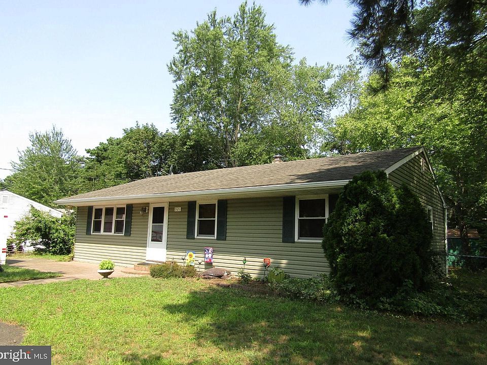 1st image of 321 Cherokee Dr