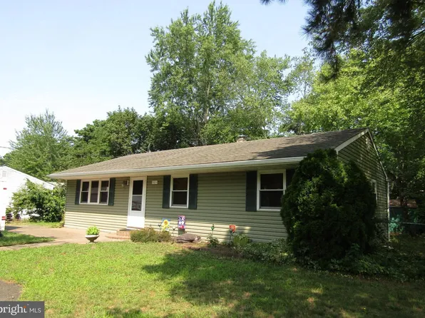 321 Cherokee Dr, Browns Mills, NJ 08015