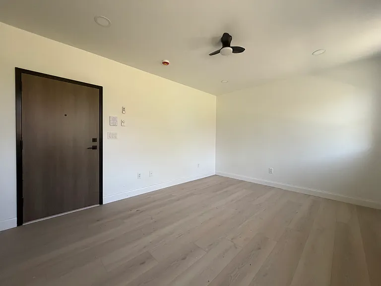 1140 Ashland St #A — Photo 8