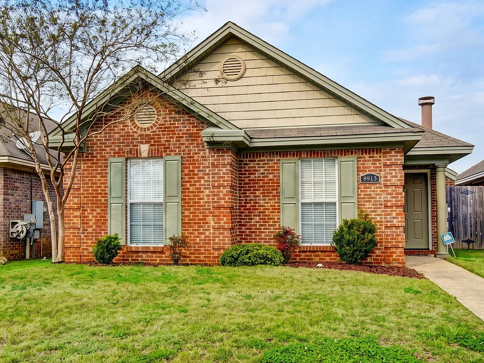 8913 Laney Ln