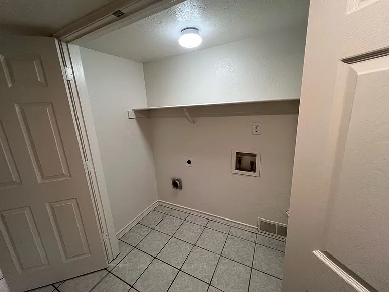 6700 Forestview Dr — Photo 17