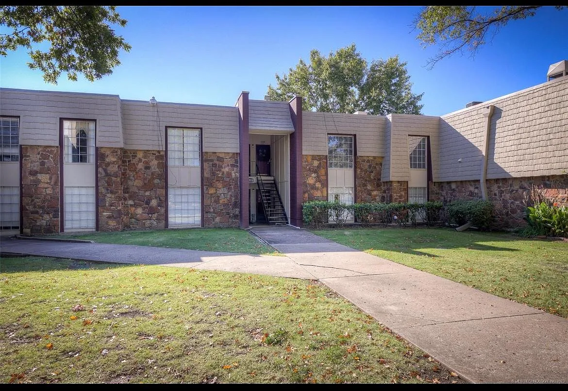 6709 S Richmond Ave — Photo 1