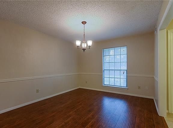 3rd image of 1739 Southampton Dr