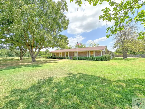 831 Jackson St, De Kalb, TX 75559