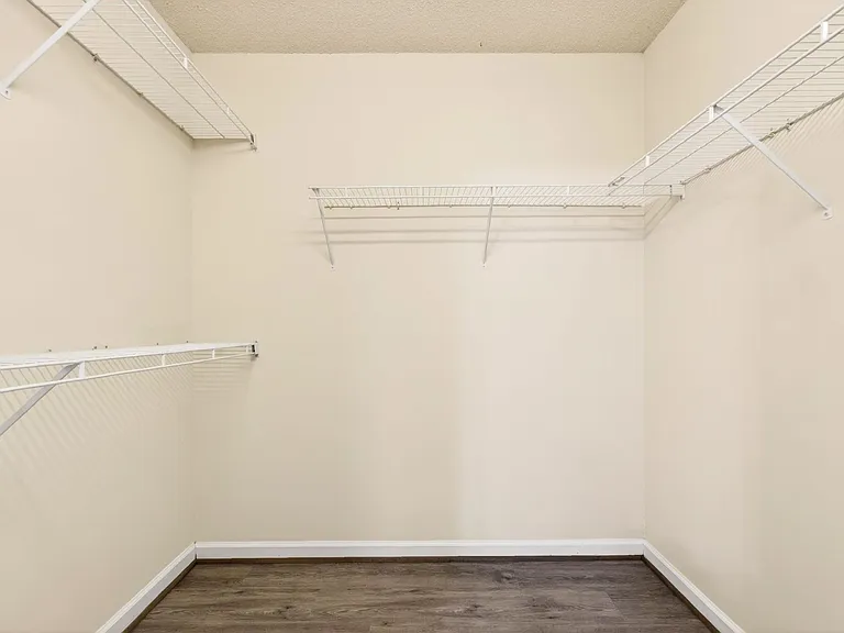 3212 Pagoda Trce — Photo 12
