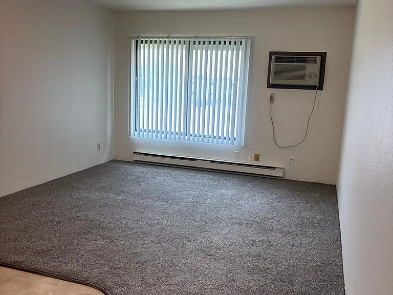 1440 Dakota Dr N — Photo 14