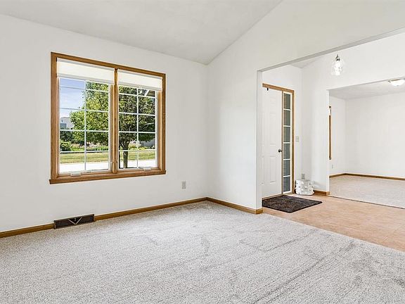 5th image of 5123 Park Valley Dr